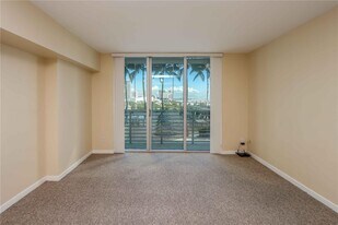 325 S Biscayne Blvd, Unit 2820 in Miami, FL - Building Photo