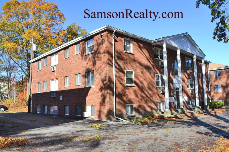 65 New Rd in East Providence, RI - Foto de edificio