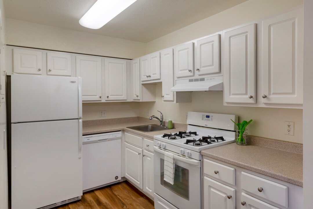 eaves Peabody in Peabody, MA - Building Photo