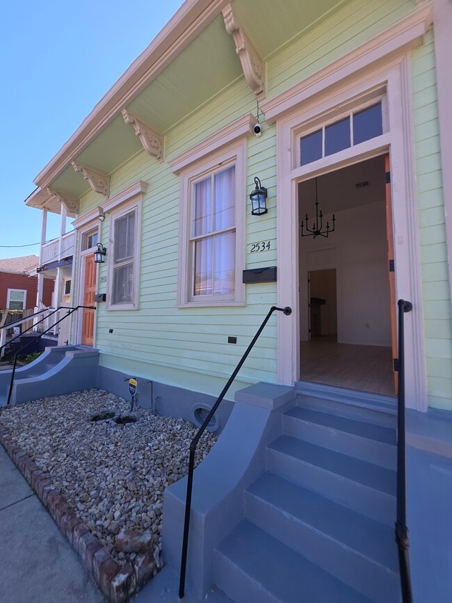 2534 Cleveland Ave in New Orleans, LA - Building Photo - Building Photo
