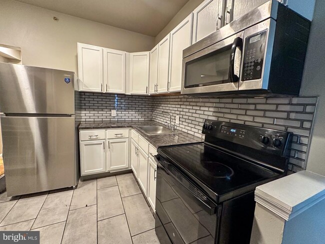 property at 1615 W Westmoreland St