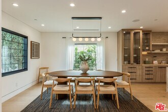 1161 Stearns Dr in Los Angeles, CA - Foto de edificio - Building Photo