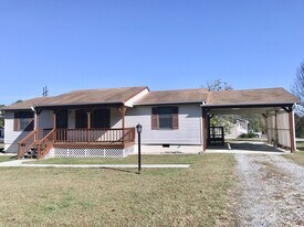 1000 Chaptico Rd in South Hill, VA - Building Photo