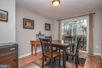 27 Cross Country Ct in Gaithersburg, MD - Building Photo - Building Photo