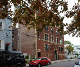 10 Parker St in Port Chester, NY - Foto de edificio - Building Photo