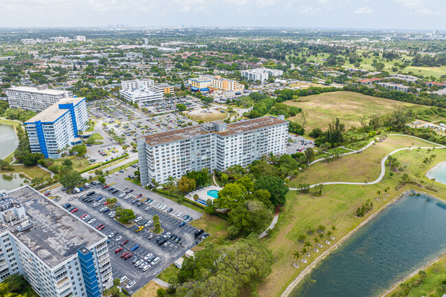 Hillcrest No 25 in Hollywood, FL - Foto de edificio - Building Photo