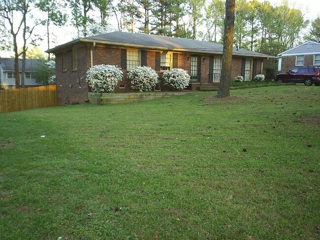 property at 2725 Carolyn Dr SE