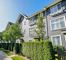16337-16315 15 Ave in Surrey, BC - Building Photo