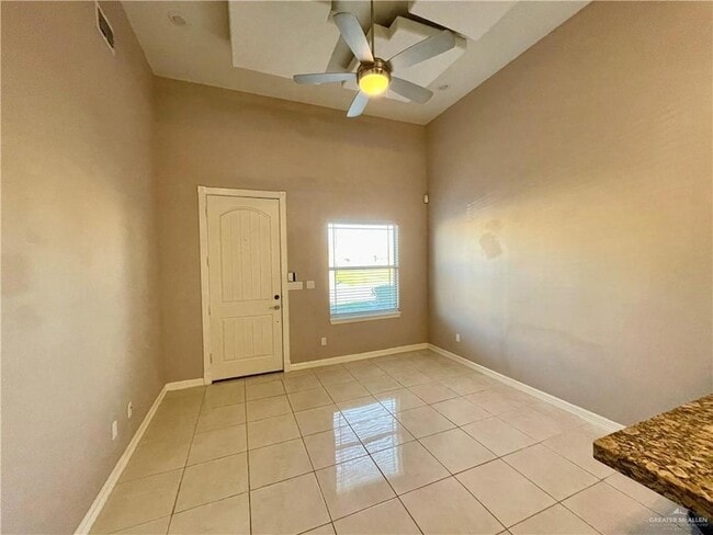 3120 Regal Dr in Edinburg, TX - Foto de edificio - Building Photo