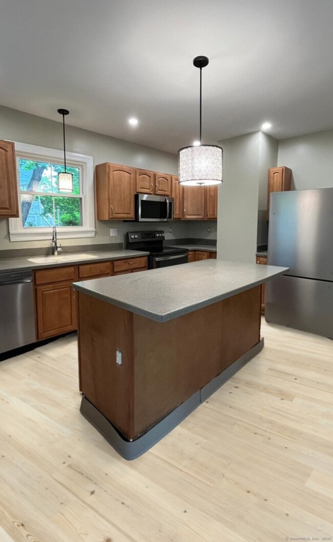 15 Konomoc St in New London, CT - Building Photo - Building Photo