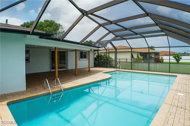 911 SE 19th St in Cape Coral, FL - Building Photo - Building Photo