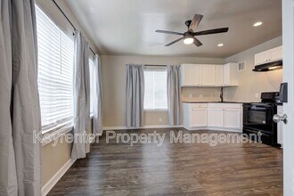 2325 NW 12th St in Oklahoma City, OK - Foto de edificio - Building Photo