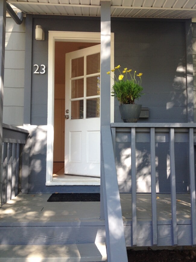 23 Degraw Ave, Unit 23 Degraw Ave