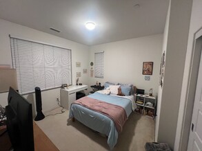 130 Cadence in Irvine, CA - Building Photo - Building Photo