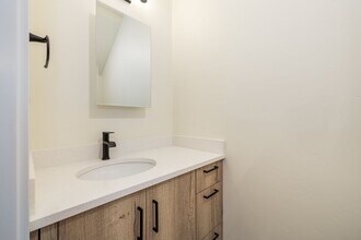 3322 N Cole Rd in Boise, ID - Building Photo - Building Photo
