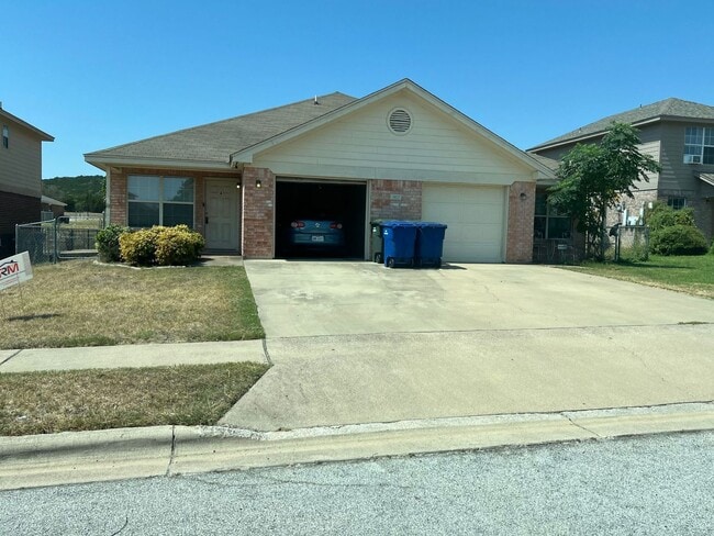 property at 3107 Yaupon Rd