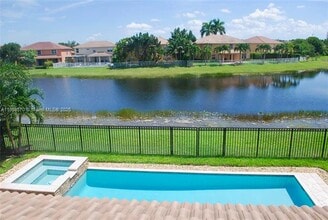 19333 Stonebrook St in Weston, FL - Building Photo - Building Photo