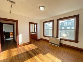 457 Beech St in Manchester, NH - Building Photo