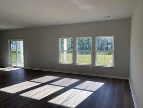 128 Barefoot Dr in Bloomingdale, GA - Building Photo - Building Photo