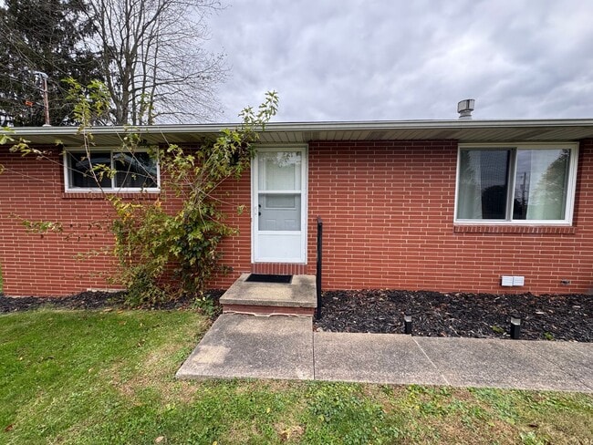 2430 Montclair Ave in Wooster, OH - Building Photo - Building Photo