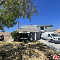3021 Limewood Ln in Lancaster, CA - Building Photo
