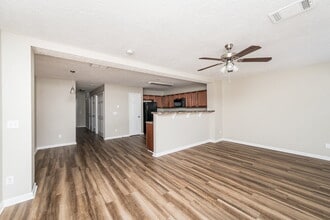 604 Nixon Way in La Vergne, TN - Foto de edificio - Building Photo
