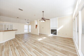 13422 S Fairview Ave in Baton Rouge, LA - Foto de edificio - Building Photo