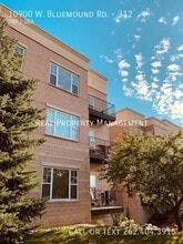 10900 W Bluemound Rd in Wauwatosa, WI - Building Photo - Building Photo