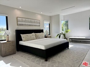 201 S Bedford Dr in Beverly Hills, CA - Building Photo - Building Photo