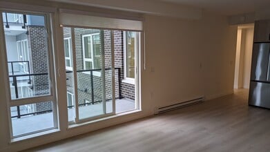 2002 St. George St in Port Moody, BC - Building Photo - Building Photo