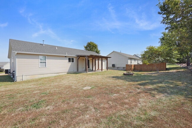 128 Brookshire Creek Dr in Wentzville, MO - Building Photo - Building Photo
