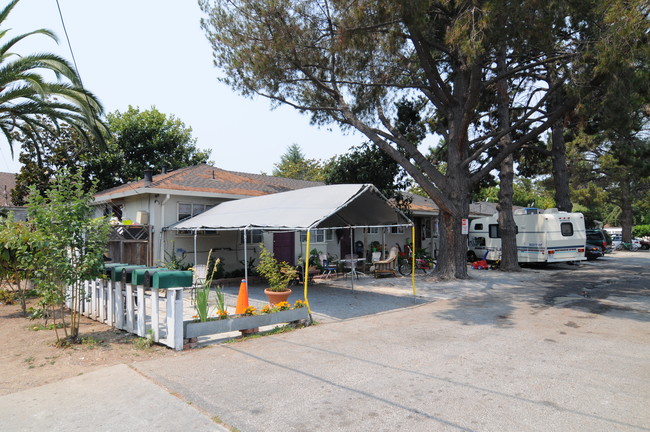 574 Escuela Ave in Mountain View, CA - Building Photo - Building Photo