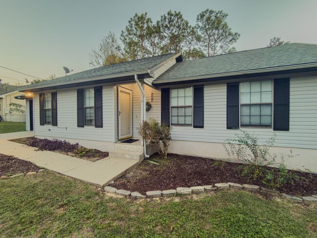 209 Pinoak Ct W in Crestview, FL - Building Photo - Building Photo