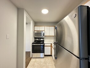 1442 N Dearborn St, Unit C41 in Chicago, IL - Building Photo - Building Photo