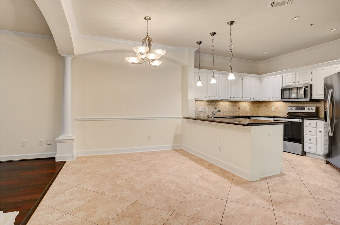 2111 Welch St in Houston, TX - Building Photo