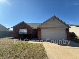 8946 S 260th E Ave in Broken Arrow, OK - Building Photo