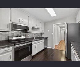 744 Flagship Dr in Newport News, VA - Foto de edificio - Building Photo