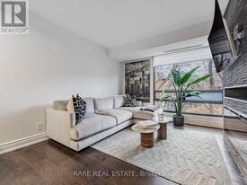 449 Walmer Rd in Toronto, ON - Building Photo