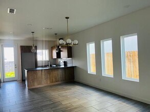 214 Deer Path Lp in Laredo, TX - Building Photo - Building Photo