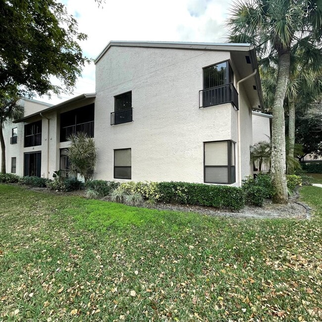 3427 NW 47th Ave in Coconut Creek, FL - Foto de edificio - Building Photo