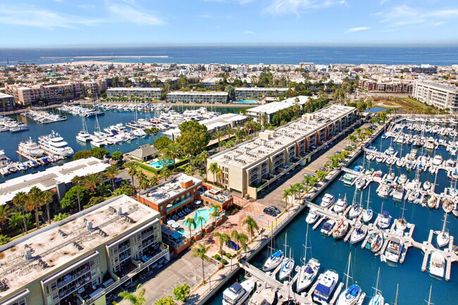 Harborside Marina Bay Apartments in Marina Del Rey, CA - Building Photo - Building Photo