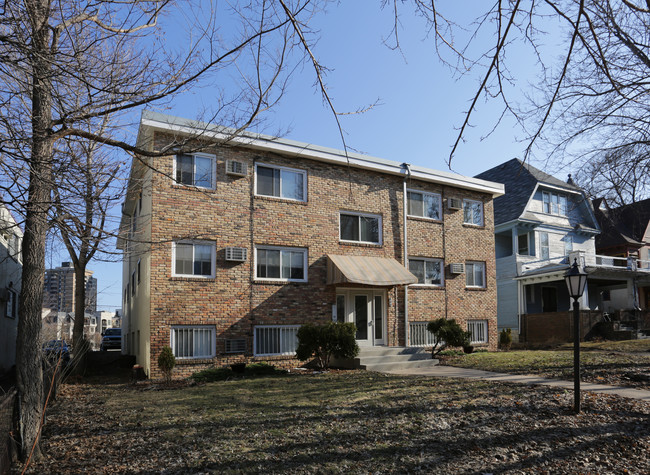 440 Ridgewood Ave in Minneapolis, MN - Foto de edificio - Building Photo