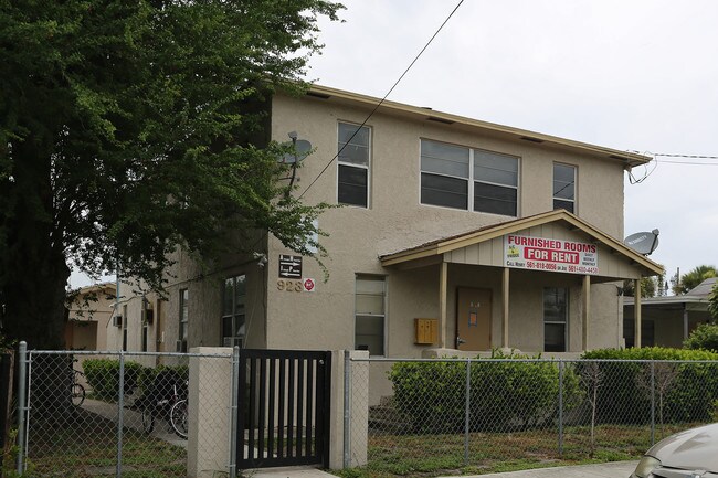 923 8th St in West Palm Beach, FL - Building Photo - Building Photo