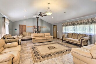 6851 Nebraska Ave in Toledo, OH - Building Photo - Building Photo