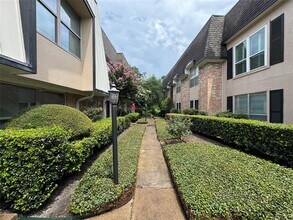 1807 Stoney Brook Dr in Houston, TX - Building Photo - Building Photo