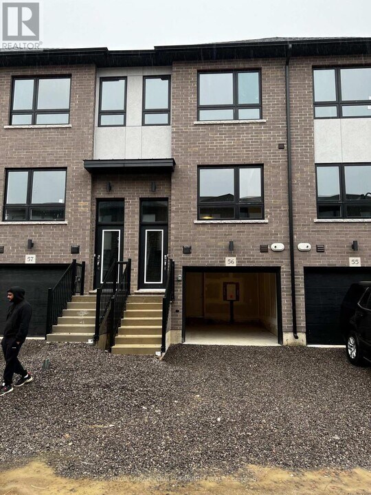 720 Grey St in Brantford, ON - Building Photo