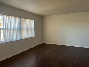 8701 4th St N in St. Petersburg, FL - Building Photo - Building Photo