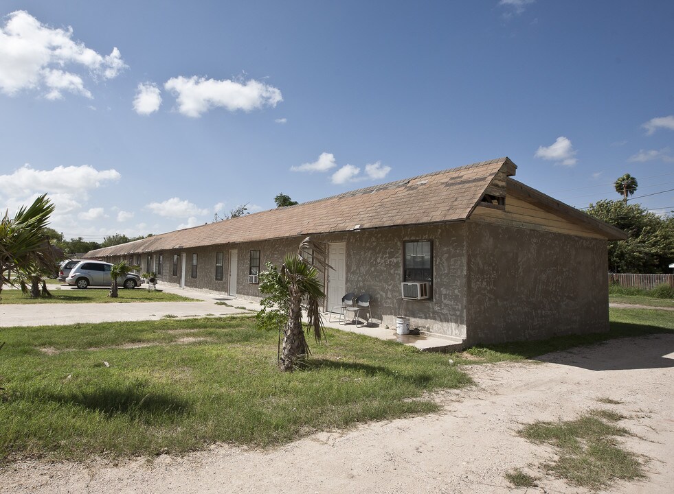 1520 W Sugar Cane Rd in Weslaco, TX - Building Photo