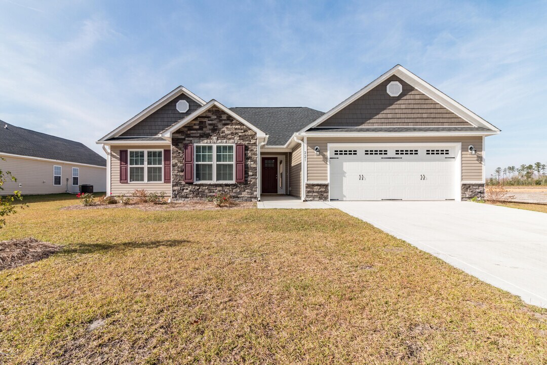 221 Wood House Rd in Jacksonville, NC - Building Photo