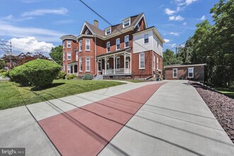 302 E Market St, Unit First Floor in Orwigsburg, PA - Building Photo - Building Photo